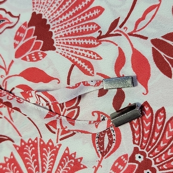 W5 Blouse Red on Red Creamy White Floral Short Ruffle Sleeve Top Size Large EUC - Picture 11 of 11